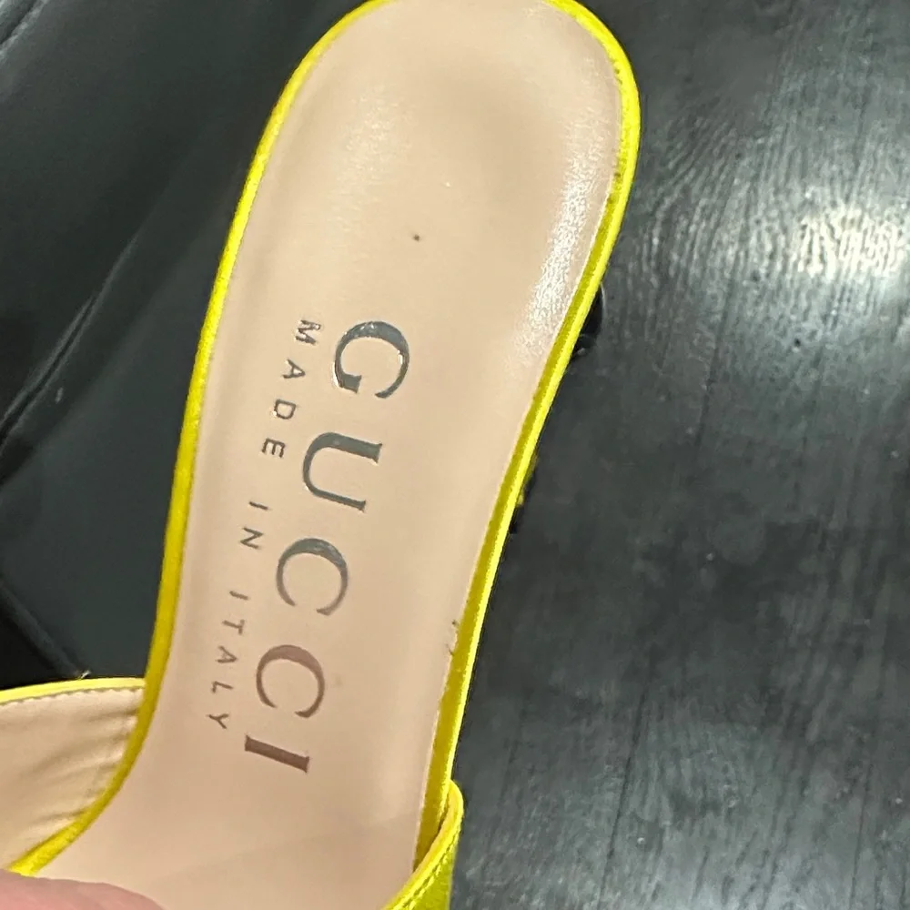 Gucci Bright Yellow Heels with Unique Design - Picture 5 of 5